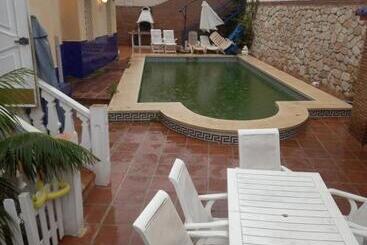 پانسیون Estrella Lounge