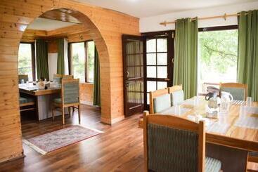 استراحتگاه The River Front Luxury Cottage By Stay Pattern