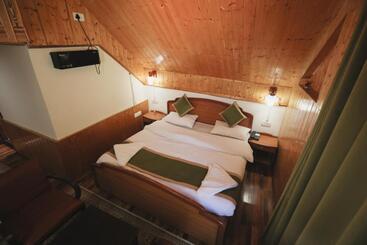 استراحتگاه The River Front Luxury Cottage By Stay Pattern