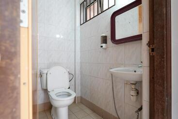 Amrise Hotel 12
