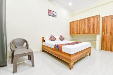 Fabhotel Living