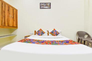 Fabhotel Living