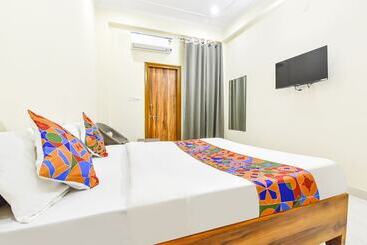 Fabhotel Living