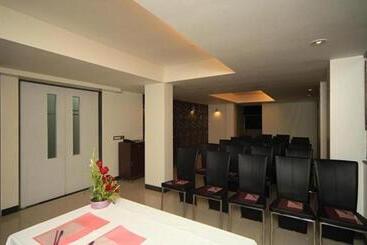 Fabhotel Prime Centurion