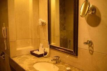 Fabhotel Prime Centurion