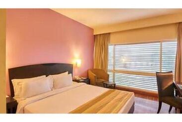 Fabhotel Prime Centurion