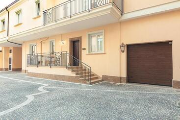 Gladius B&b