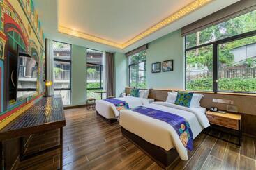 هتل Overseas Chinese Town Nanyang Inn
