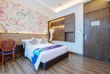 هتل Overseas Chinese Town Nanyang Inn
