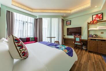 هتل Overseas Chinese Town Nanyang Inn