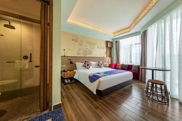 هتل Overseas Chinese Town Nanyang Inn