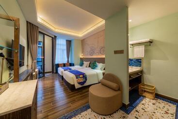 هتل Overseas Chinese Town Nanyang Inn
