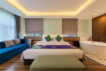هتل Overseas Chinese Town Nanyang Inn