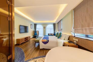 هتل Overseas Chinese Town Nanyang Inn