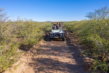 هتل Omaruru Game Lodge