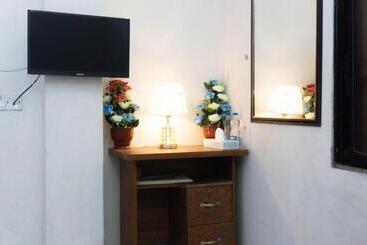 هتل White House International