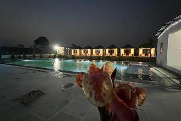 Wild Planet Corbett Hotel And Resort