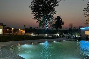 Wild Planet Corbett Hotel And Resort