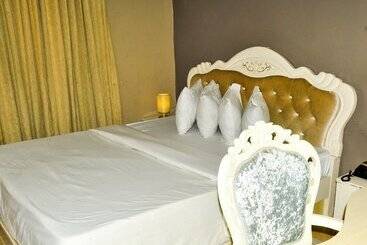 Agoms Hotel Owerri