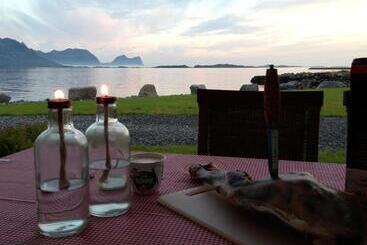 هاستل Tinebua Basecamp Senja