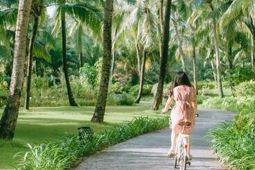 B5 12a03 Phu Quoc Waterfront Hotel Beach Swimming Pool