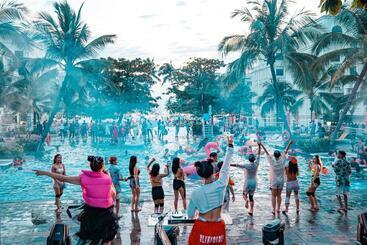 B5 12a03 Phu Quoc Waterfront Hotel Beach Swimming Pool
