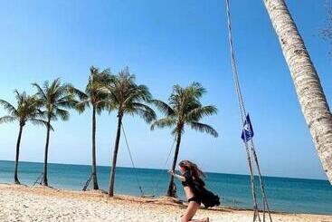 B5 12a03 Phu Quoc Waterfront Hotel Beach Swimming Pool