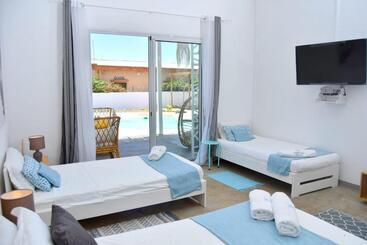 تختخواب و صبحانه Mykolodge Majunga