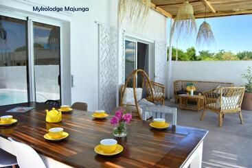 تختخواب و صبحانه Mykolodge Majunga