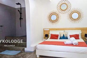 تختخواب و صبحانه Mykolodge Majunga