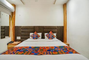 Fabhotel Rv Palace