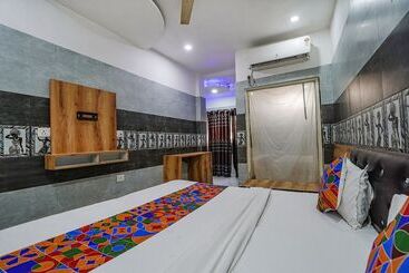 Fabhotel Rv Palace