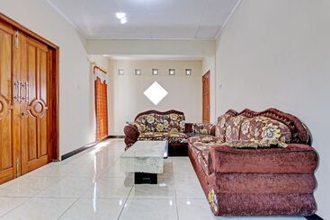 בית מלון כפרי Agustha Homestay By Oyo