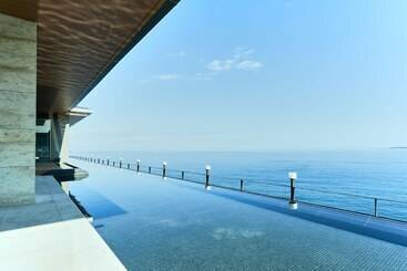 هتل Atami Izusan Karaku