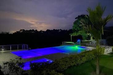 هتل Bora Bora Campestre Los Mangos