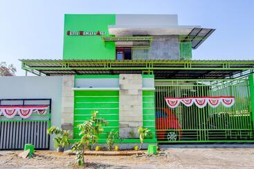 בית מלון כפרי Griya Kencana Asri Syariah By Oyo