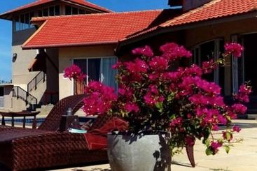 The Beach House By Kay Jay Hotels