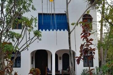 هتل Laguna Palace Michamvi Kae