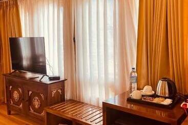 هتل Lhayhuel Resort & Spa