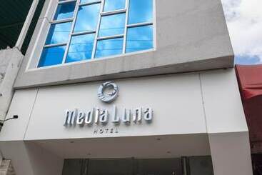 هتل Media Luna