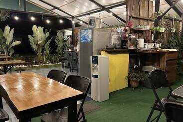 هتل Rooms & Pool Macaws
