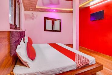 هتل Super Oyo Flagship Alpine Homestay