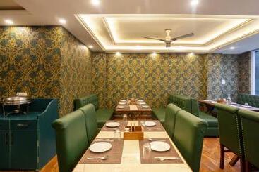 Fabhotel Prime Royal Park
