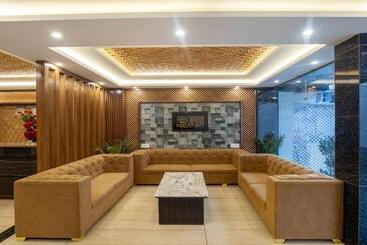 Fabhotel Prime Royal Park