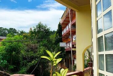 هتل Y Restaurante La Perla