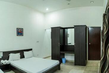 Krishna Garden Hotel & Restaurant