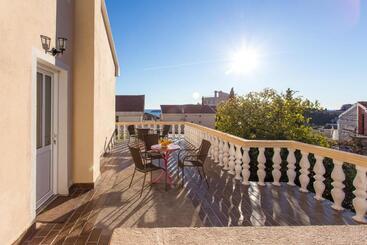 پانسیون Guest House Lotos