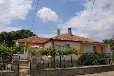 پانسیون Guest Rooms Kamberovi