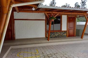 پانسیون Hostal Aventura