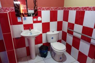 پانسیون Hostal Aventura